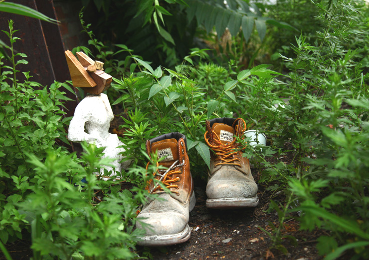 brooklyn-street-art-sculpture-with-shoes-jaime-rojo-07-11-web