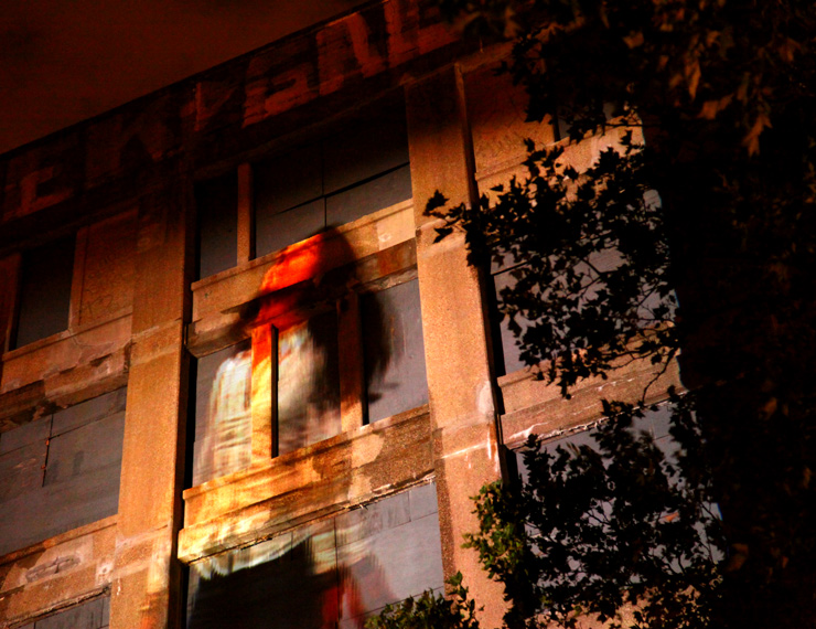 brooklyn-street-art-elisabeth-smolarz-jaime-rojo-bring-to-light-nuit-blanche-new-york-10-2011-web