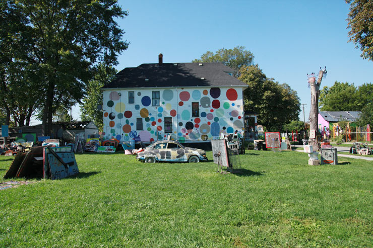 brooklyn-street-art-tyree-guyton-heidelberg-project-jaime-rojo-1xrun-09-18-16-detroit-web-7