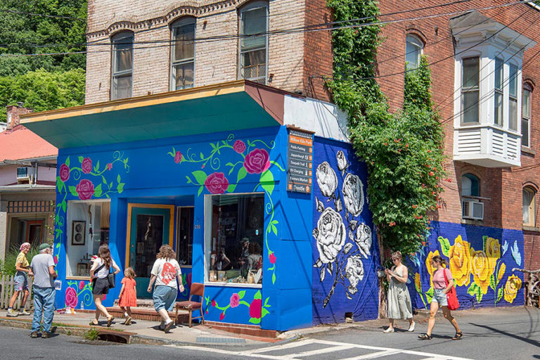 ‘Roses for Rosendale’ Brings Lady Pink and Many Blooms to Upstate New